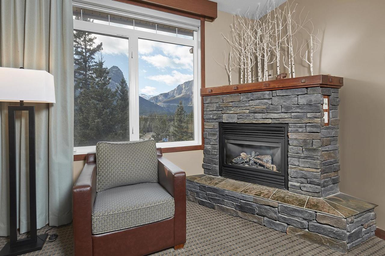 Mountain View Escape With Open Hot Tub, Views!! * Canmore