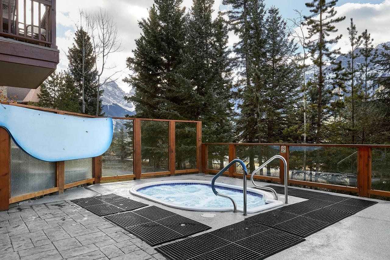 Mountain View Escape With Open Hot Tub, Views!! Holiday home